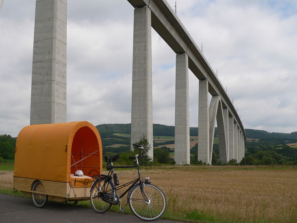 Fahrrad_mit_Planwagen.jpg